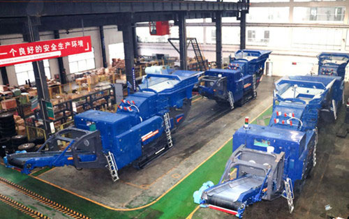 世邦工業(yè)四臺反擊破電液雙驅動履帶移動站
